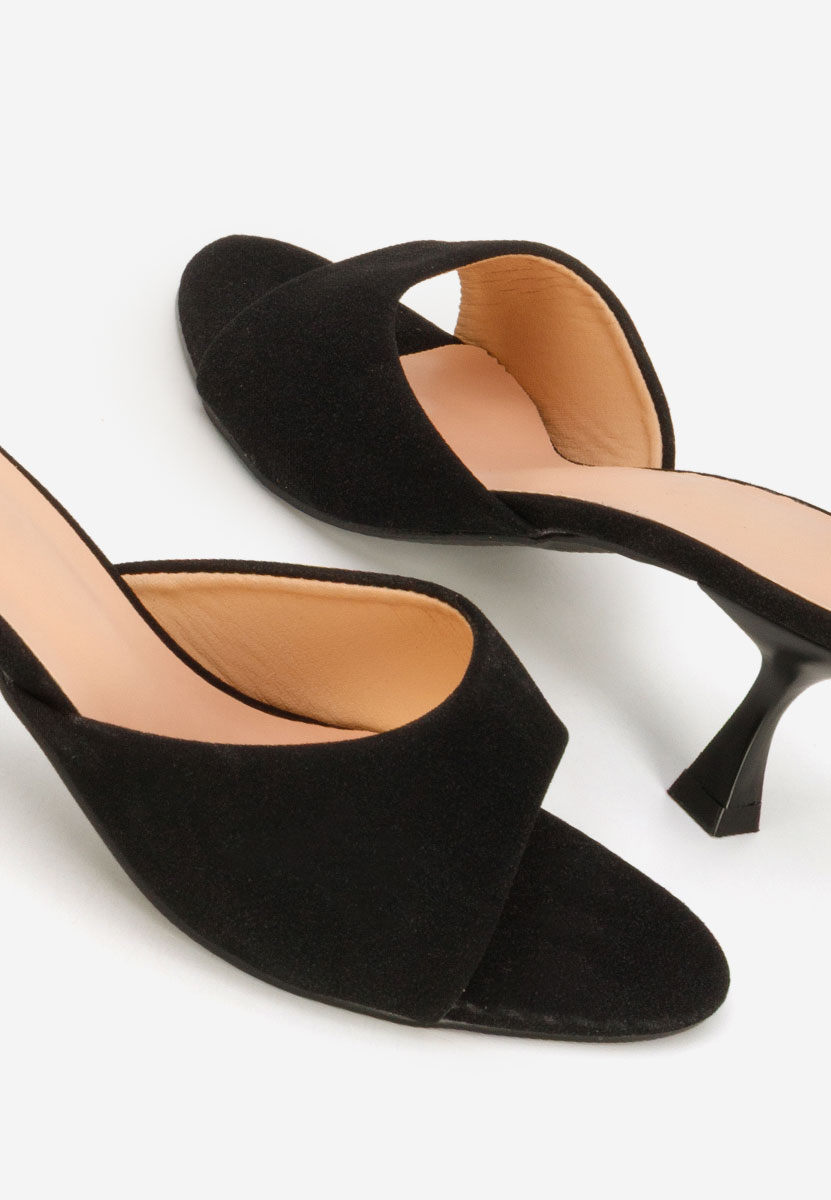 Czarne klapki na obcasie Otelia