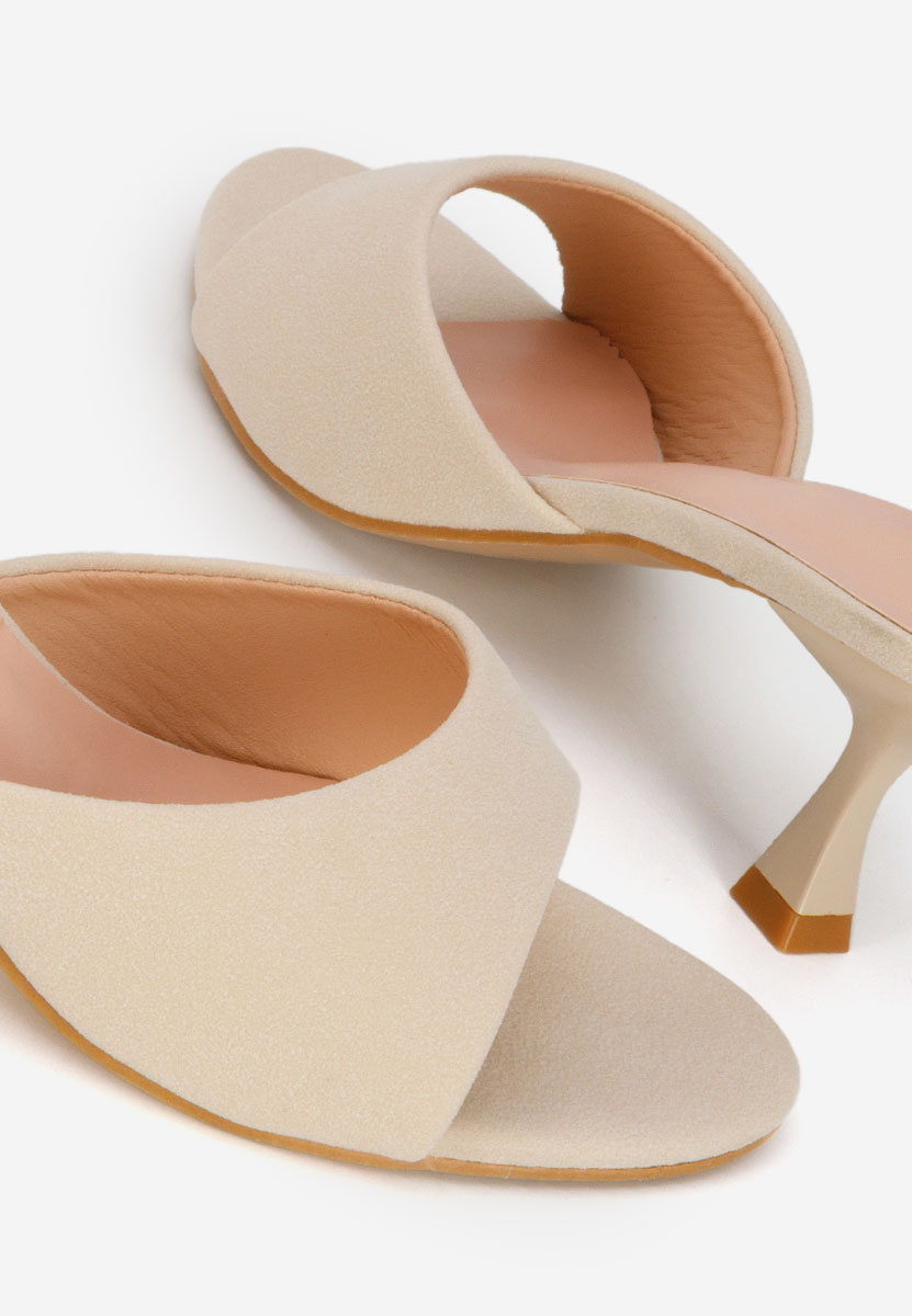 Beżowe klapki na obcasie Otelia