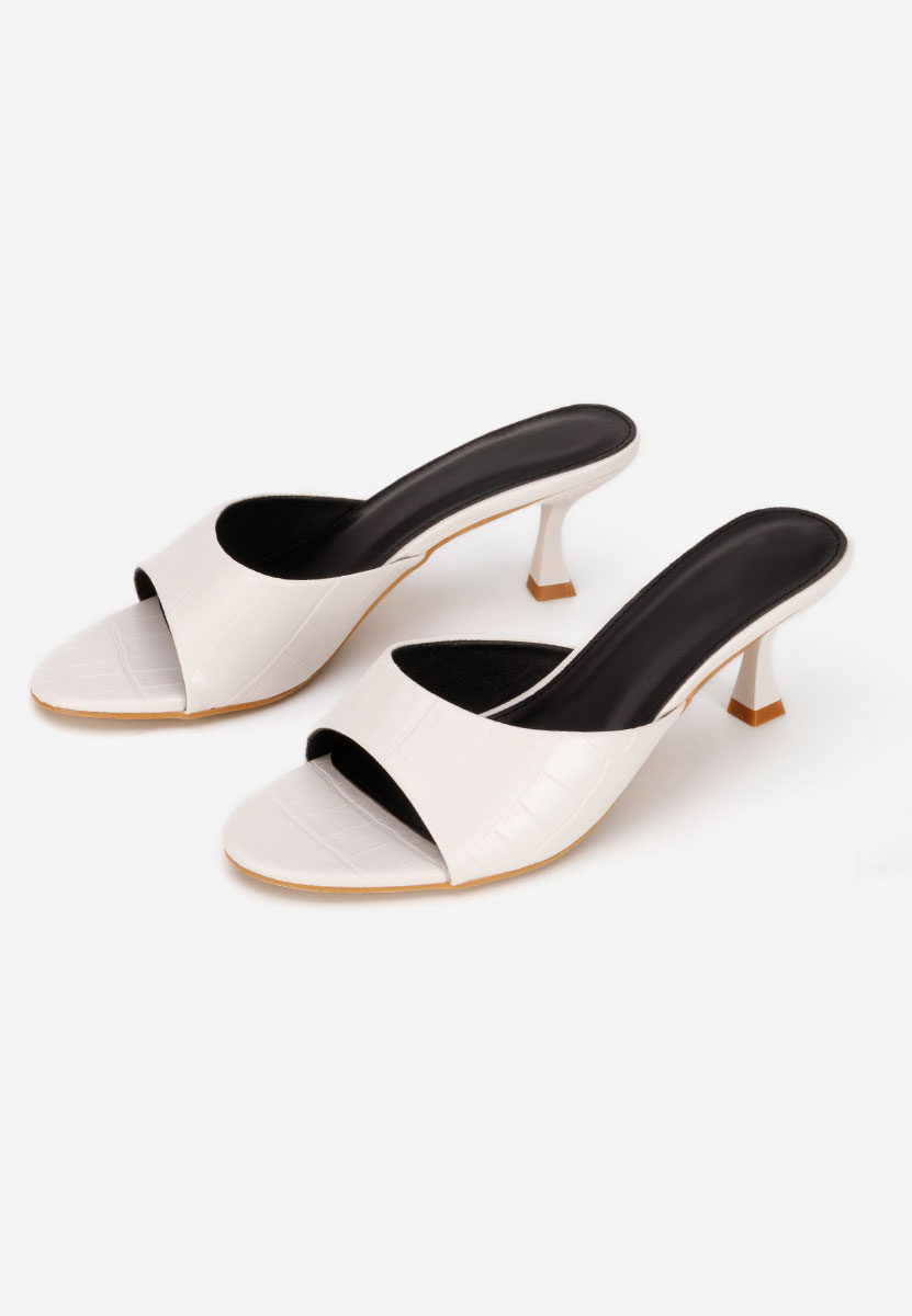 Białe klapki na obcasie Iuliania