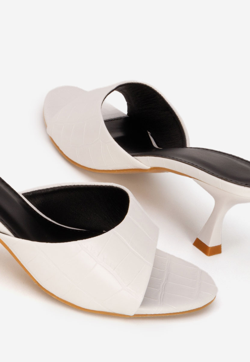 Białe klapki na obcasie Iuliania