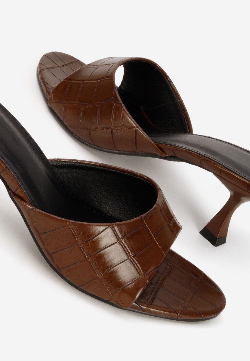 Brązowe klapki na obcasie Iuliania