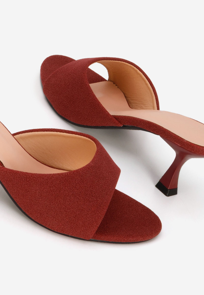 Bordowe klapki na obcasie Otelia