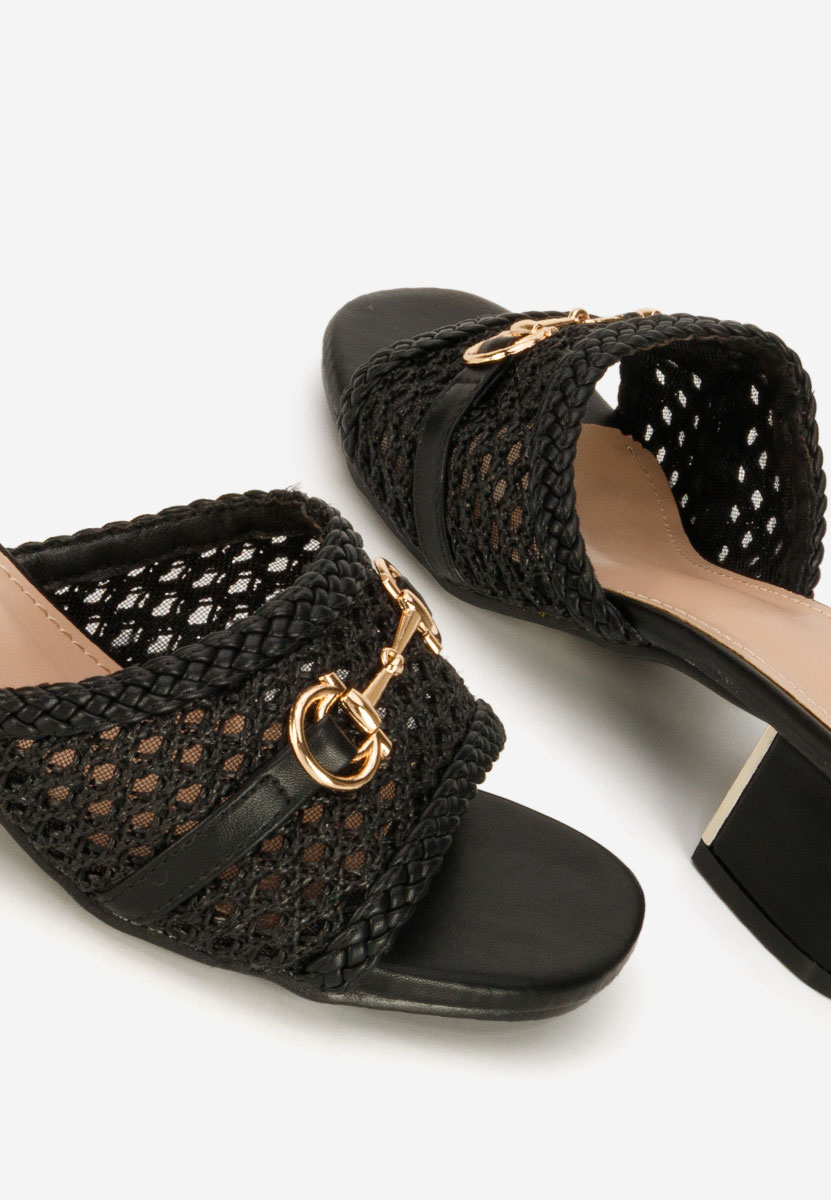 Czarne klapki na obcasie Giustinia