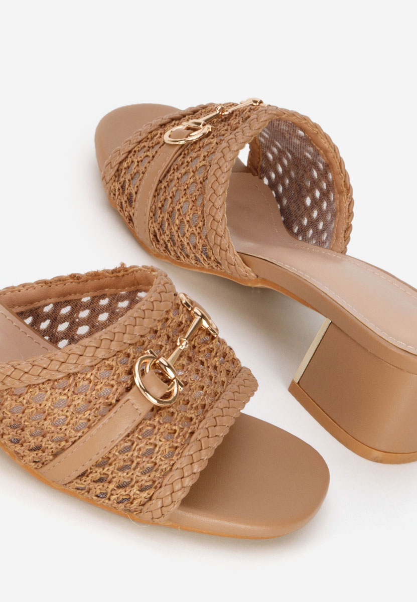 Camelowe klapki na obcasie Giustinia