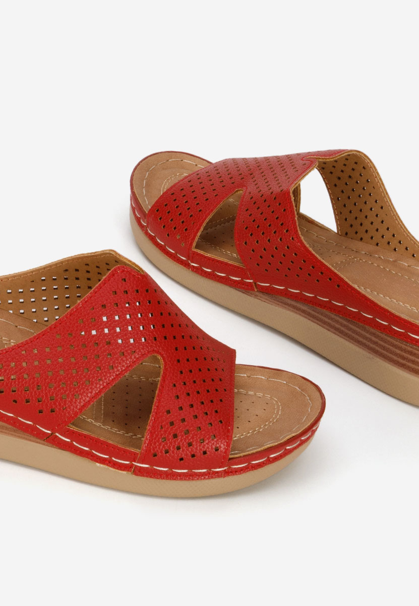 Bordowe klapki na koturnie Hermana