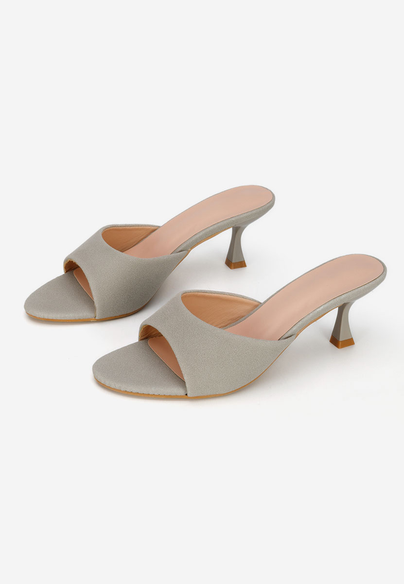 Szare klapki na obcasie Otelia