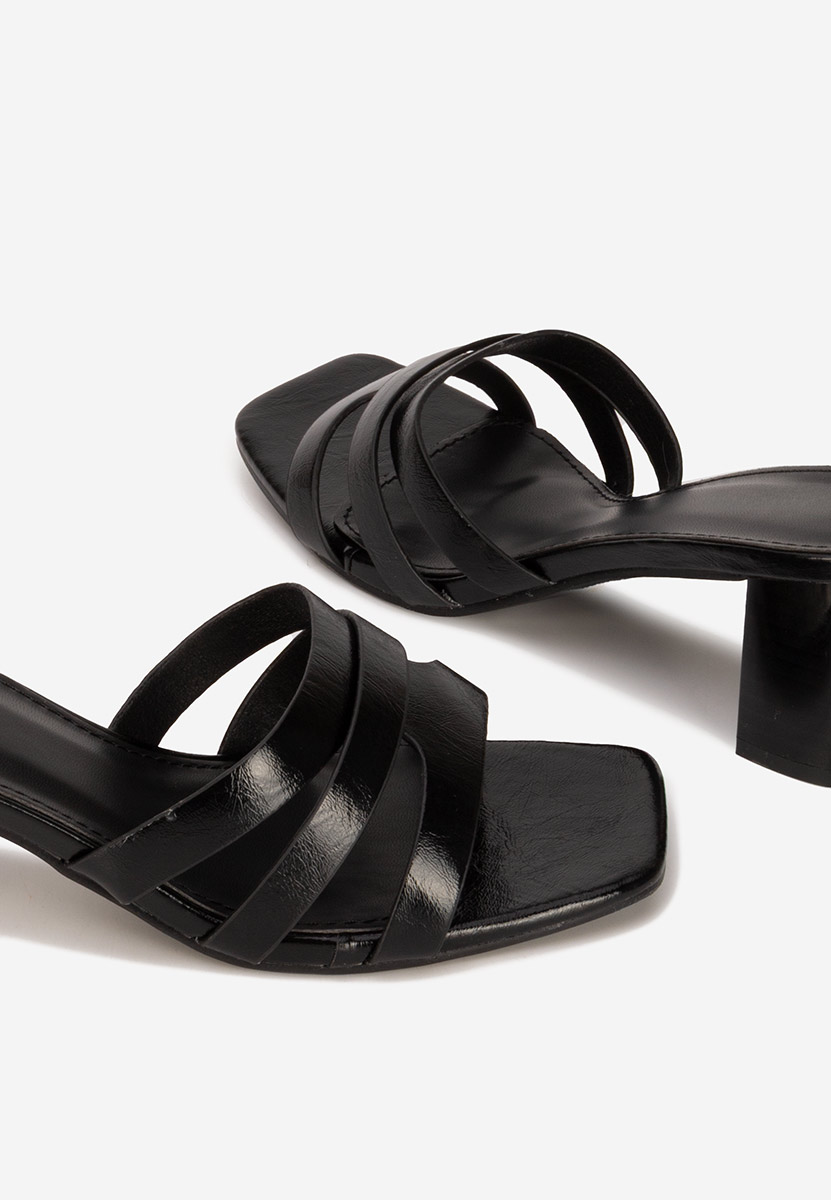 Czarne klapki na obcasie Genoveva V2