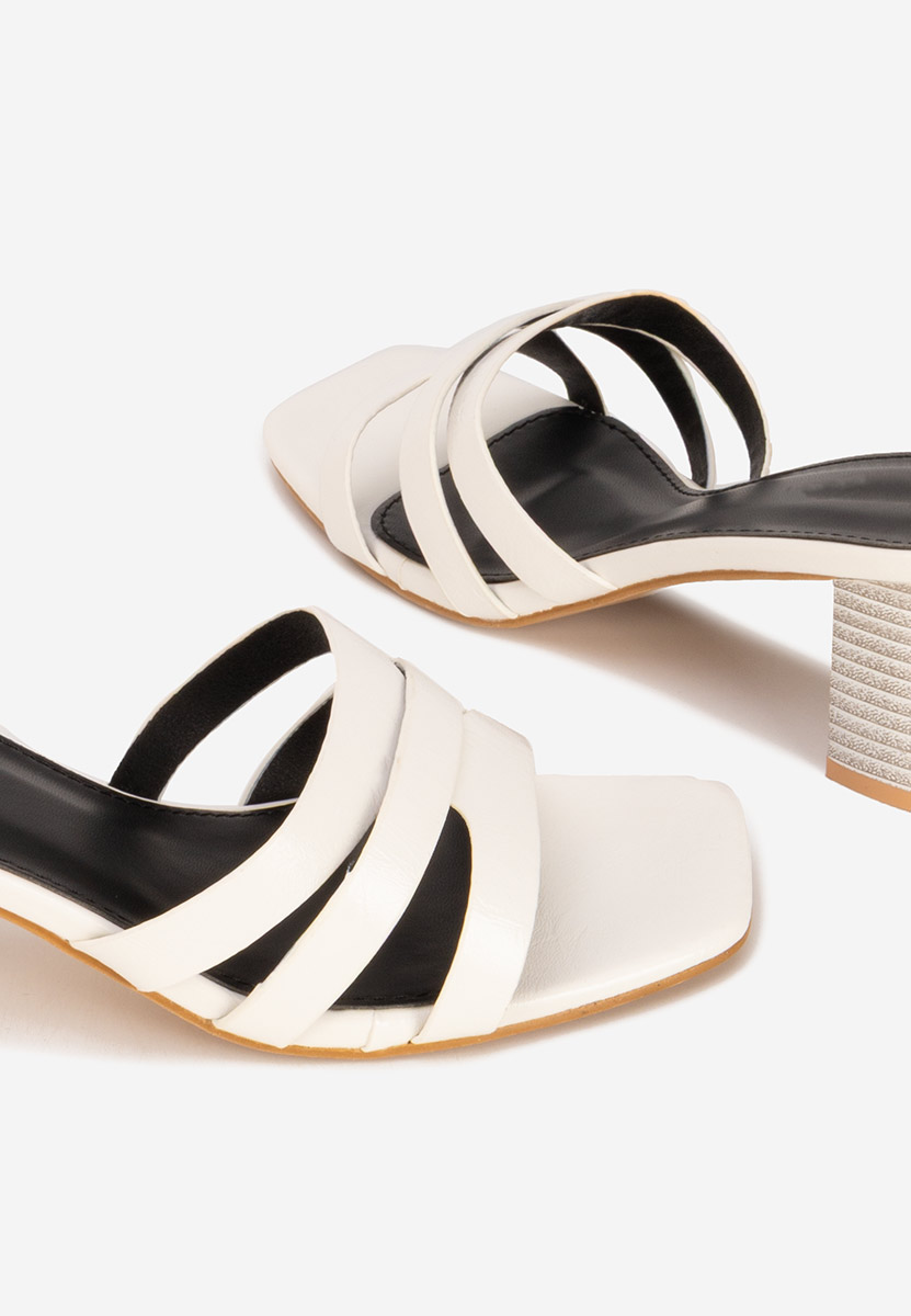 Białe klapki na obcasie Genoveva V2