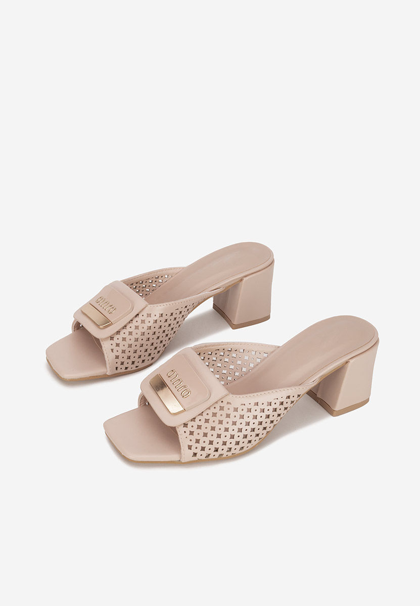 Beżowe klapki na obcasie Carmenia