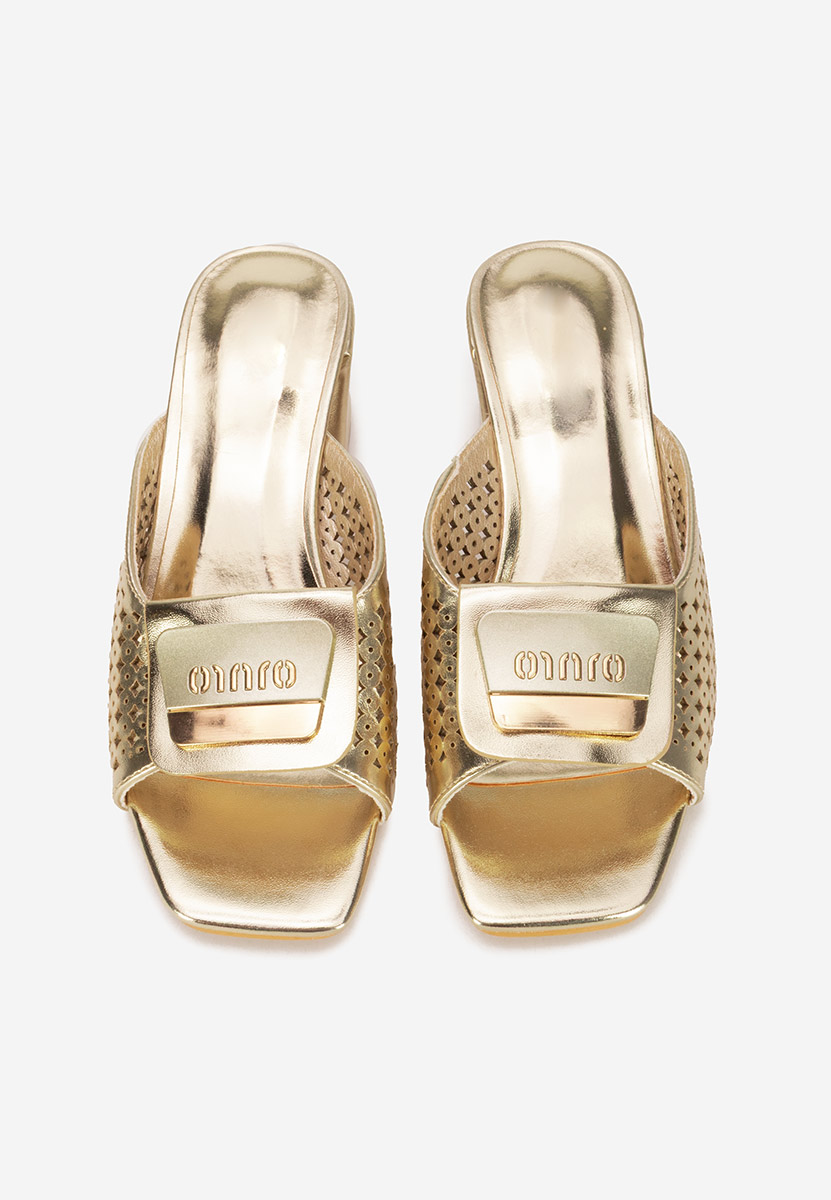 Złote klapki na obcasie Carmenia