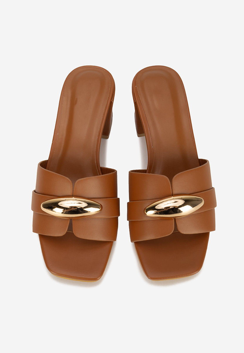 Camelowe klapki na obcasie Siminea