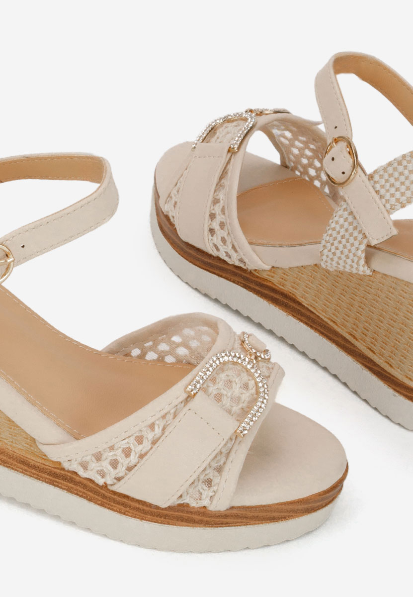 Beżowe sandały na koturnie Ramiela