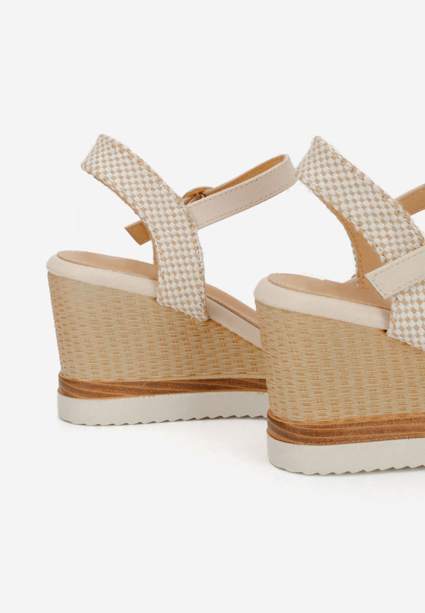 Beżowe sandały na koturnie Ramiela