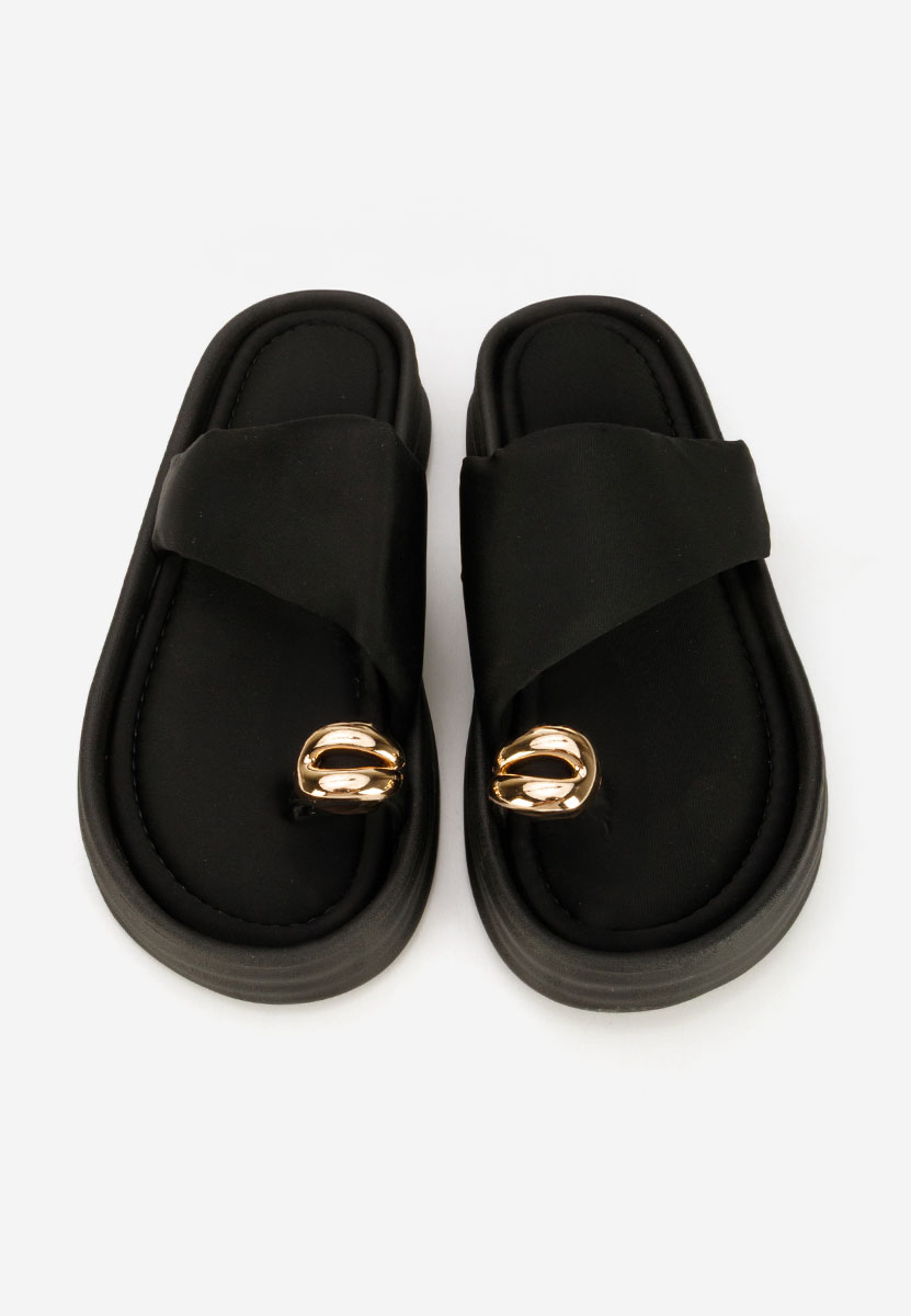 Czarne klapki na platformie Alezzia