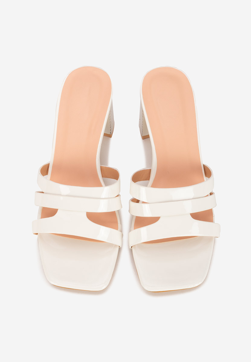 Białe klapki na obcasie Genoveva