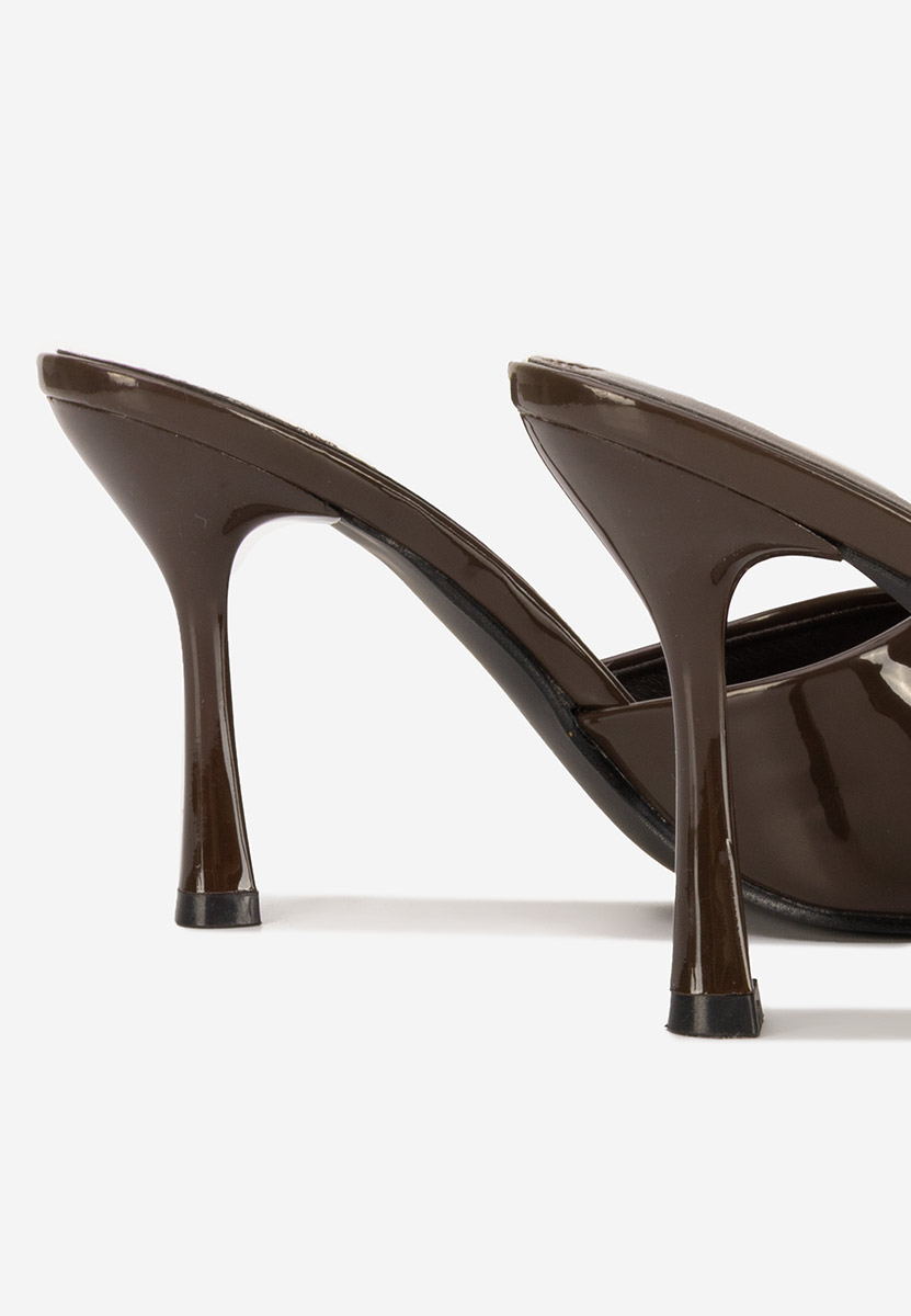 Brązowe klapki na obcasie Eliseia