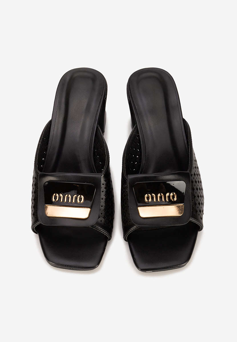 Czarne klapki na obcasie Carmenia