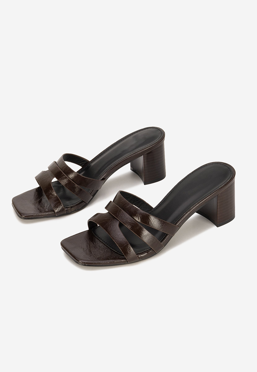 Brązowe klapki na obcasie Genoveva V2