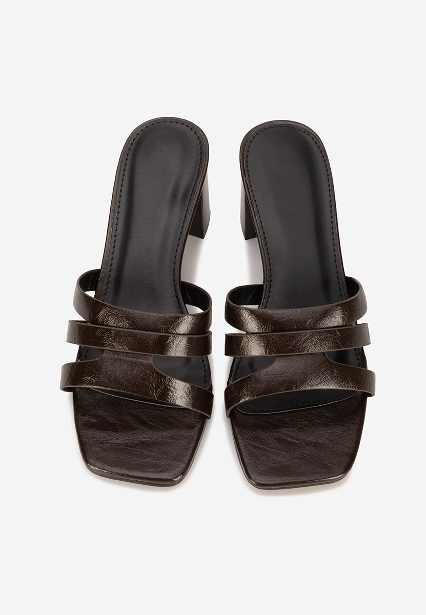 Brązowe klapki na obcasie Genoveva V2