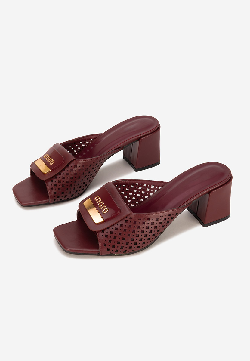 Bordowe klapki na obcasie Carmenia