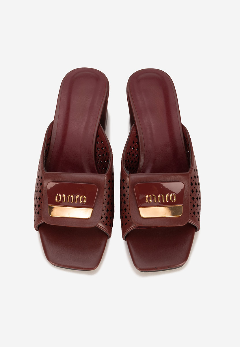 Bordowe klapki na obcasie Carmenia
