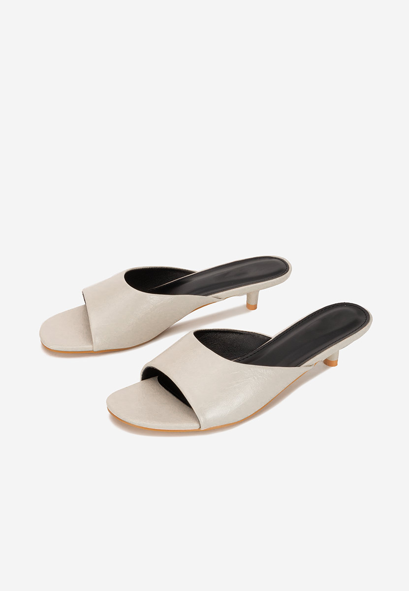 Beżowe klapki na obcasie Afelia