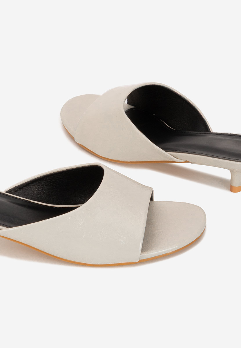 Beżowe klapki na obcasie Afelia