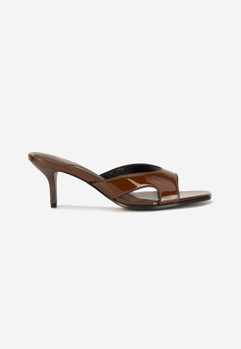 Brązowe klapki na obcasie Zinadia
