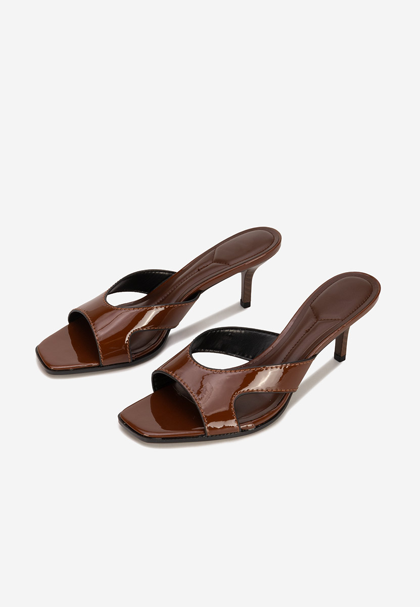 Brązowe klapki na obcasie Zinadia