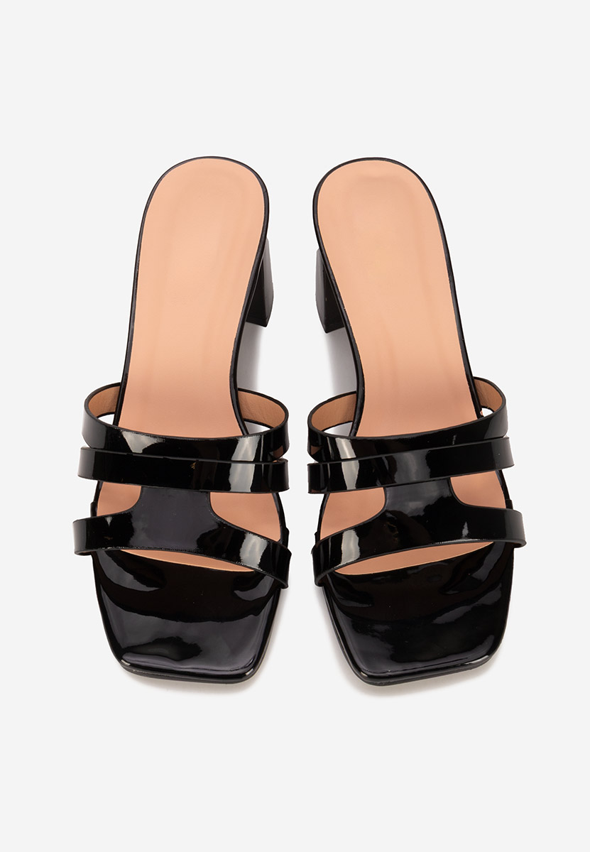 Czarne klapki na obcasie Genoveva