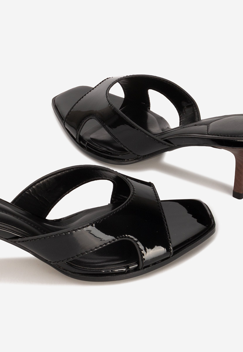 Czarne klapki na obcasie Zinadia