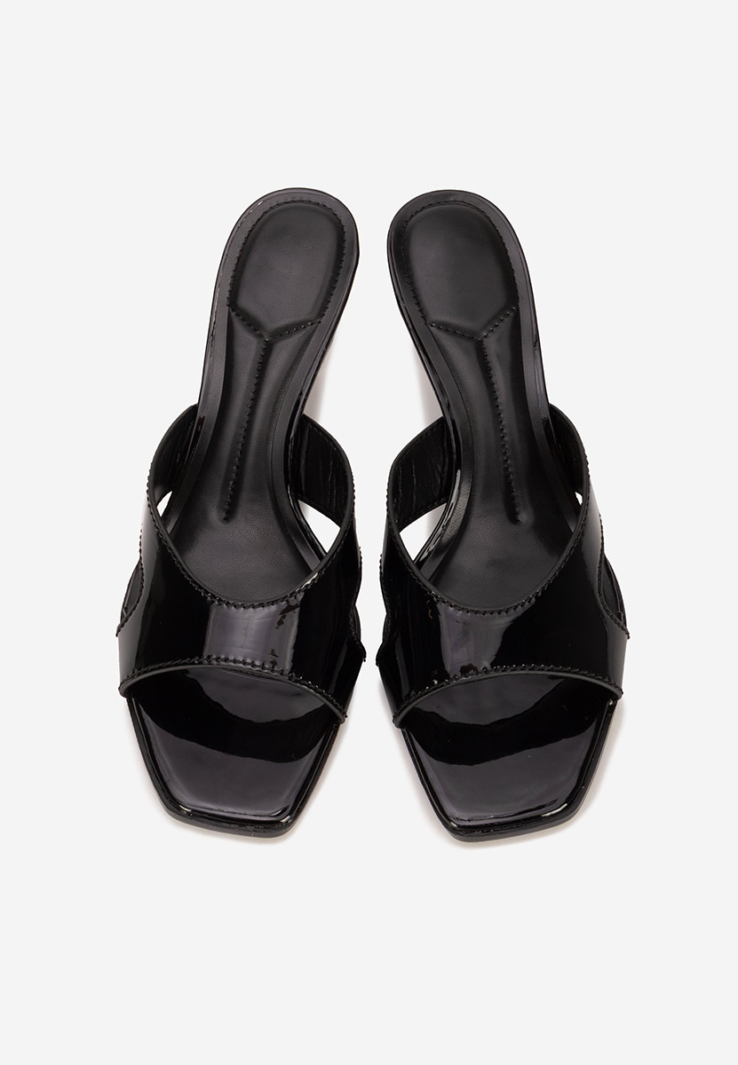 Czarne klapki na obcasie Zinadia