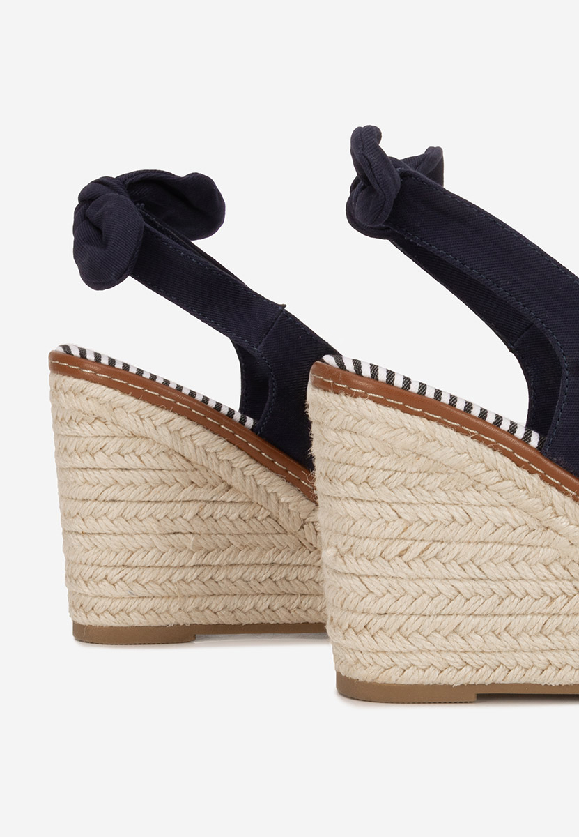 Granatowe sandały na koturnie Cyerra