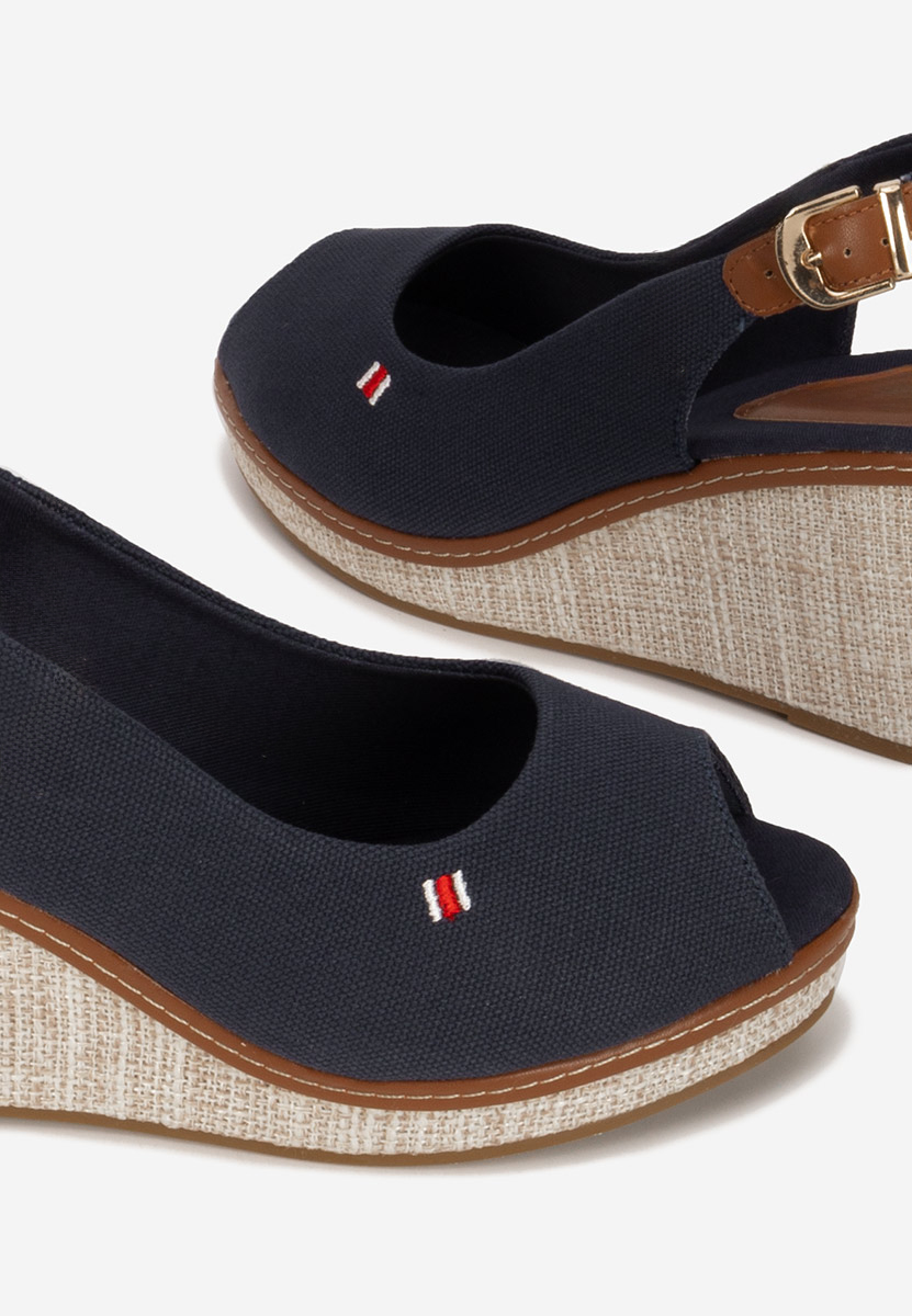 Granatowe sandały na koturnie Carolla