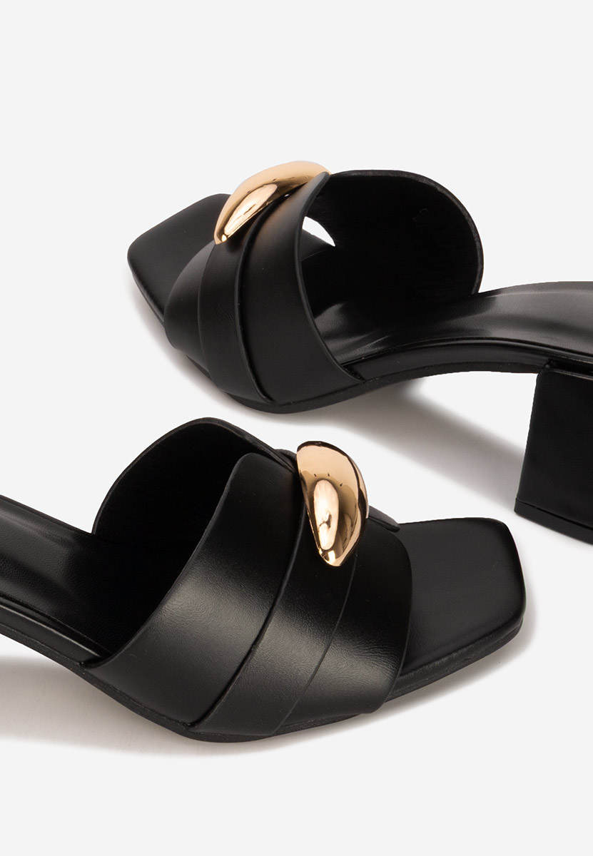 Czarne klapki na obcasie Siminea