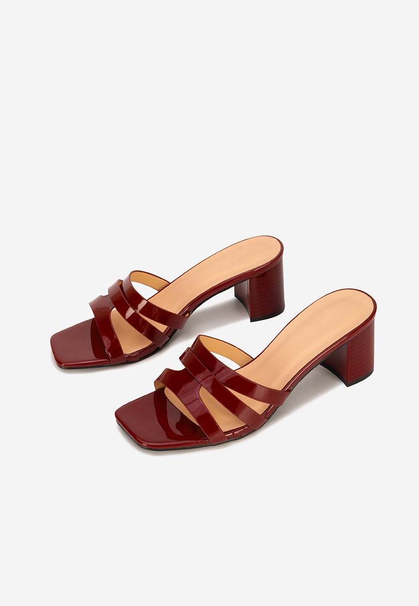 Bordowe klapki na obcasie Genoveva