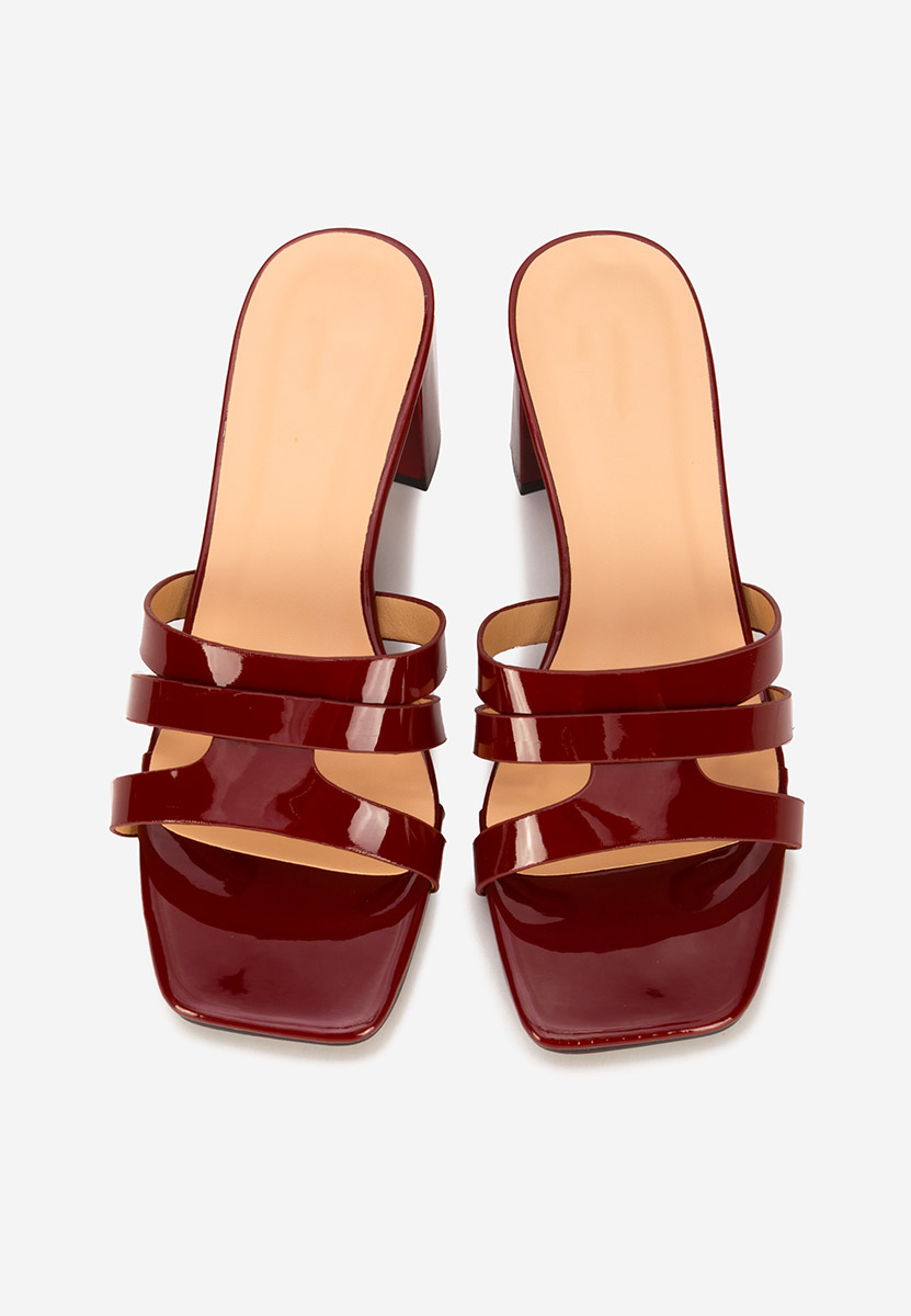 Bordowe klapki na obcasie Genoveva