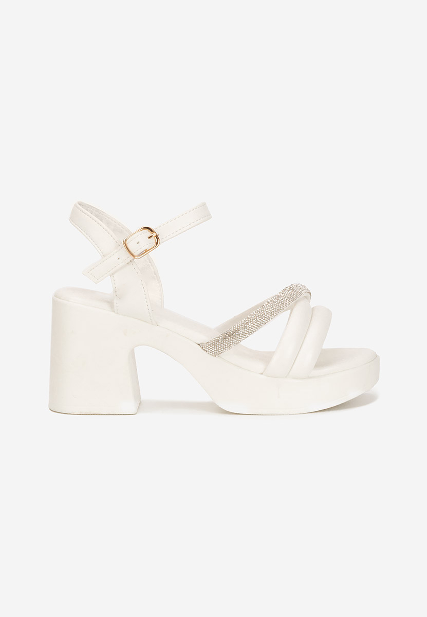Białe sandały na słupku Jadina