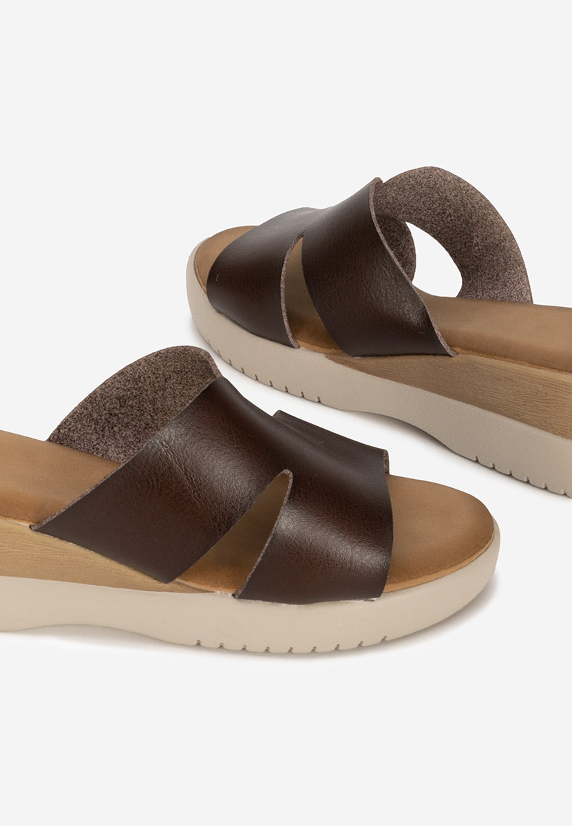 Brązowe klapki na platformie Miriay