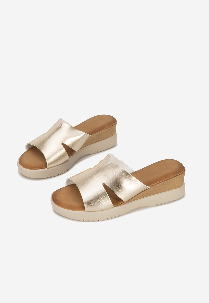 Złote klapki na platformie Miriay