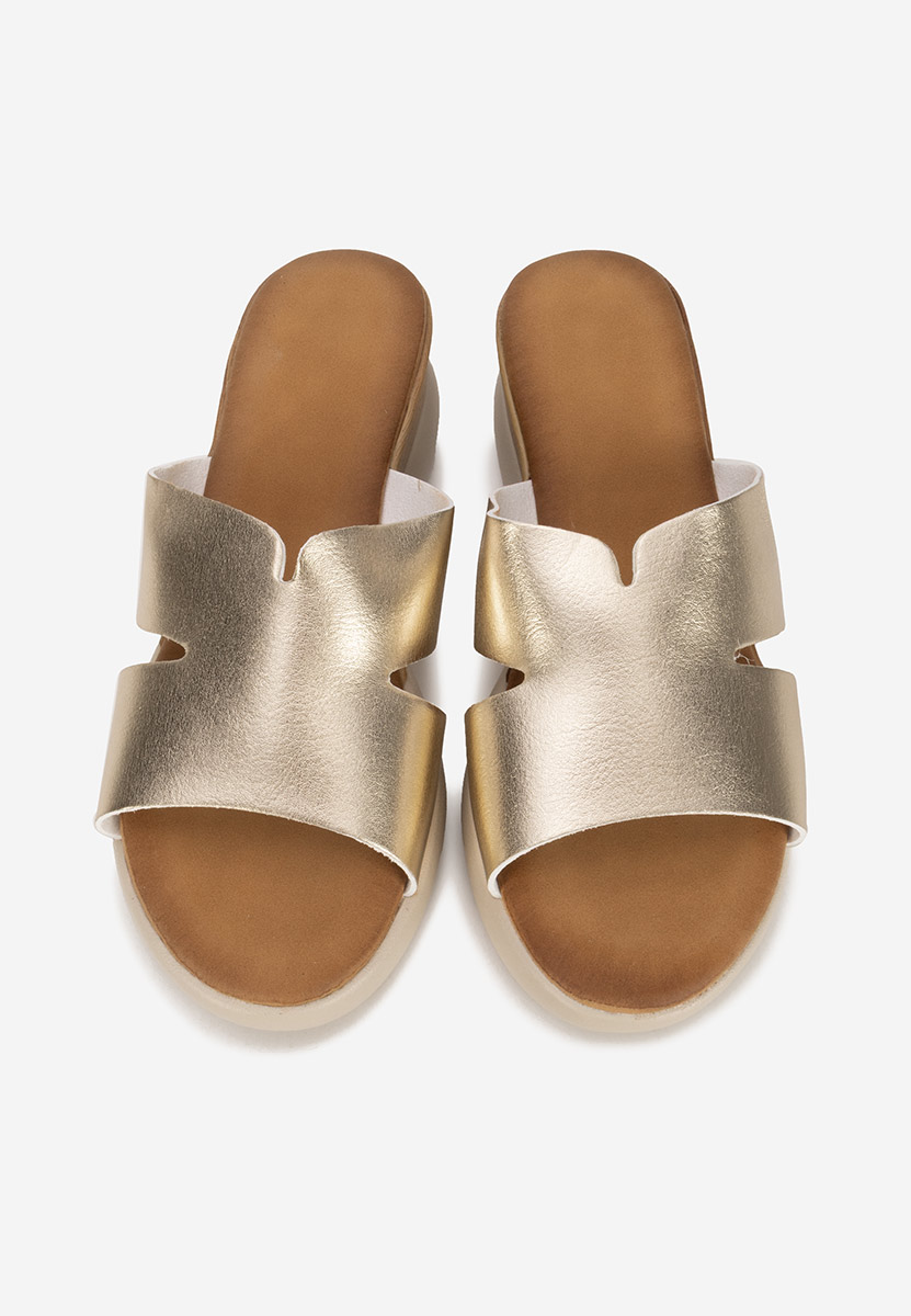 Złote klapki na platformie Miriay