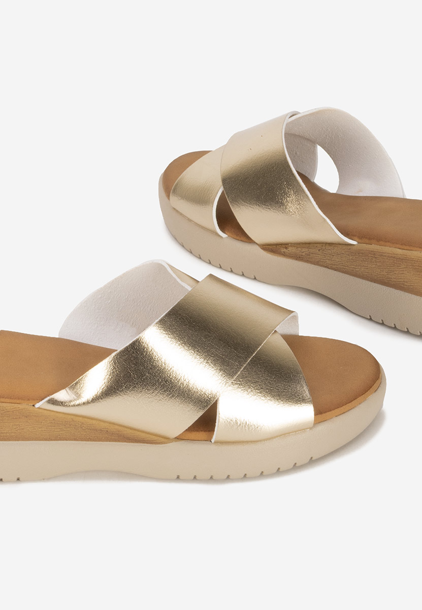 Złote klapki na platformie Jadie