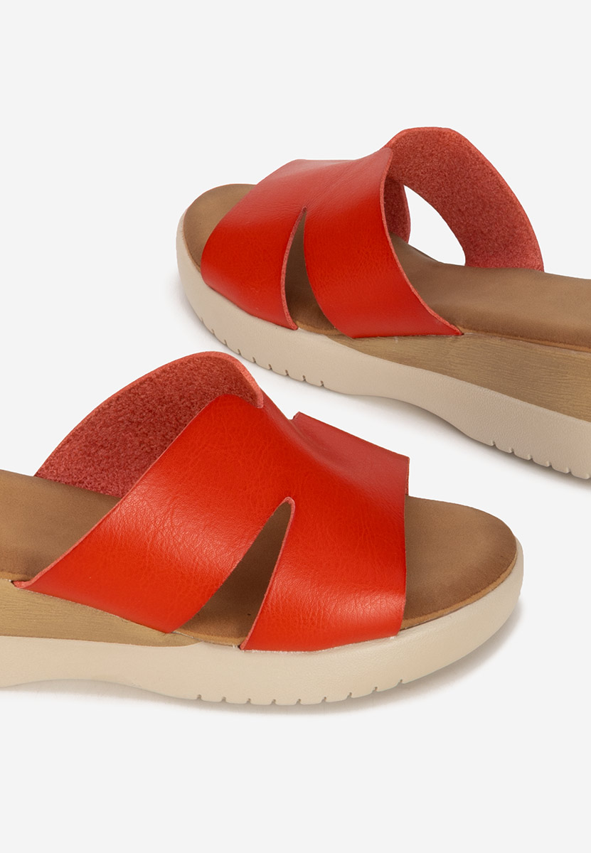 Czerwone klapki na platformie Miriay