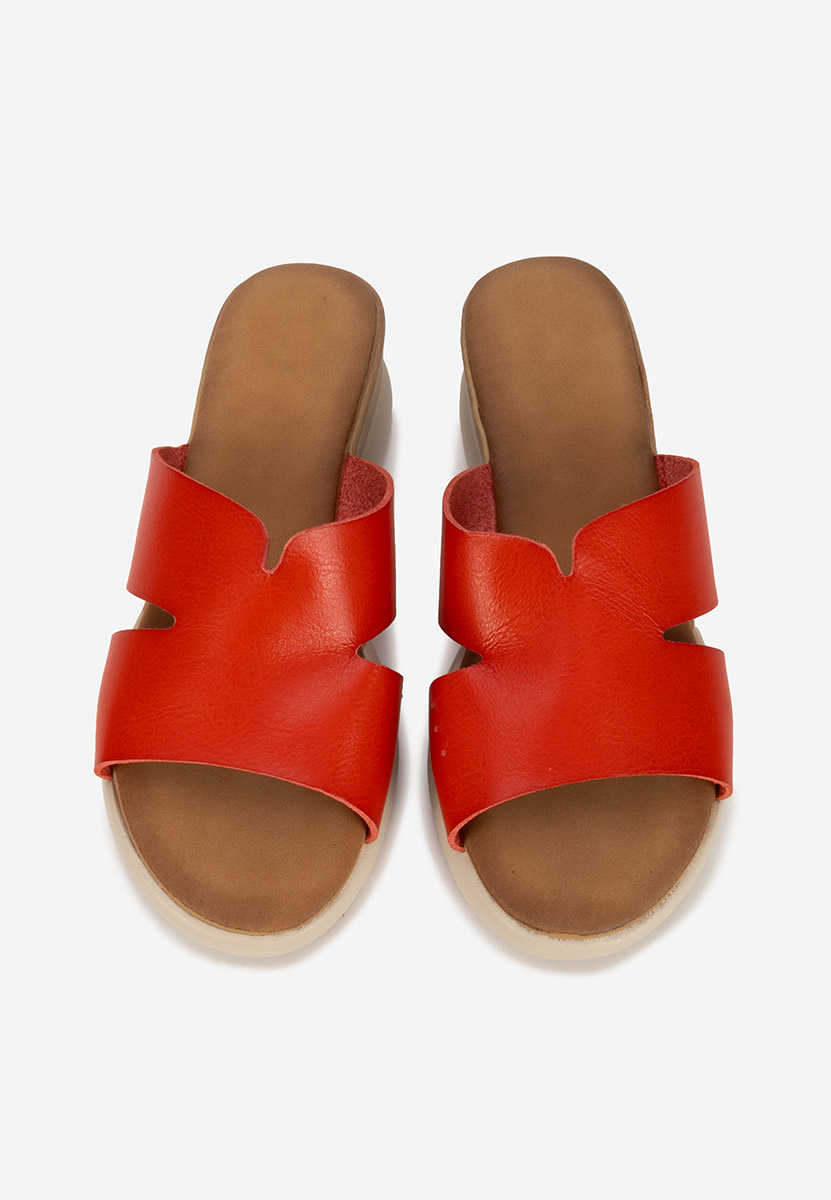 Czerwone klapki na platformie Miriay