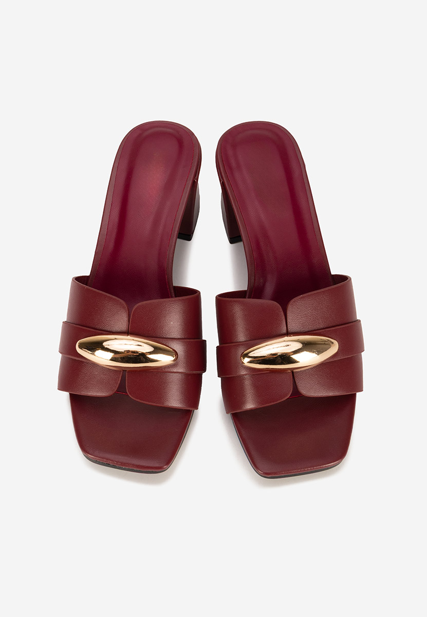 Bordowe klapki na obcasie Siminea