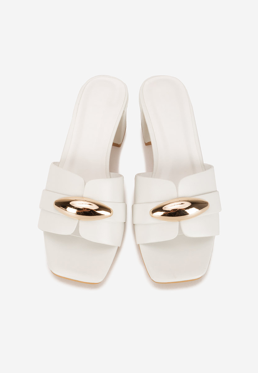 Białe klapki na obcasie Siminea