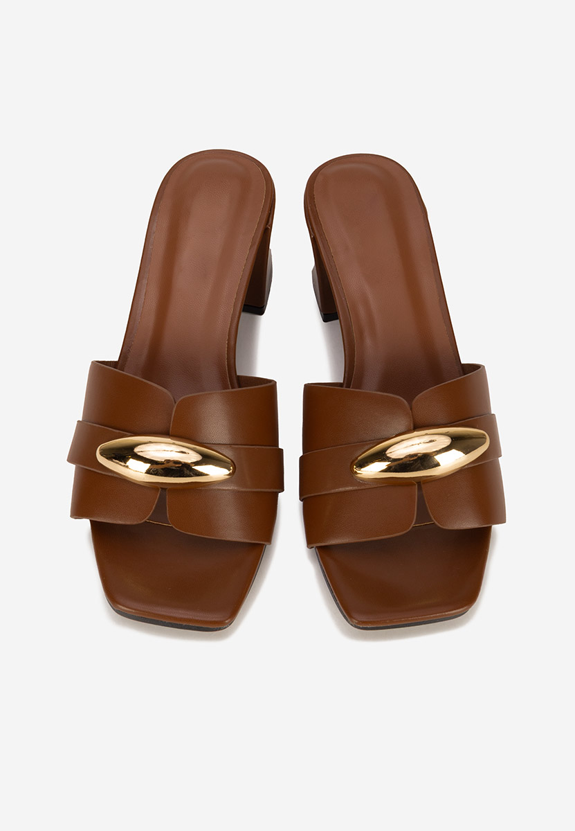 Brązowe klapki na obcasie Siminea