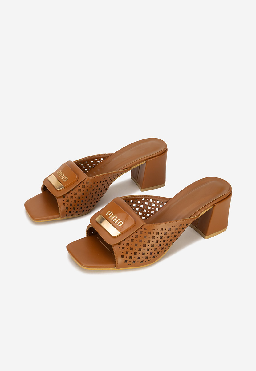 Camelowe klapki na obcasie Carmenia