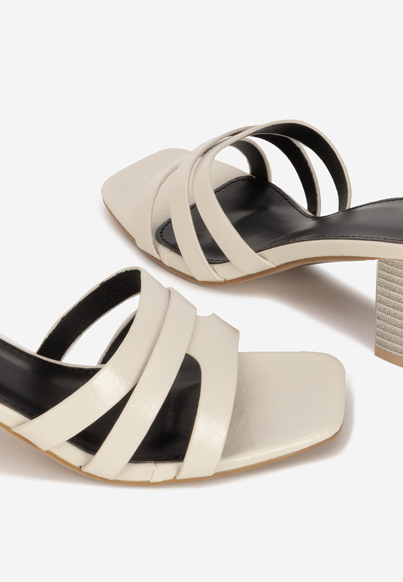 Beżowe klapki na obcasie Genoveva V2