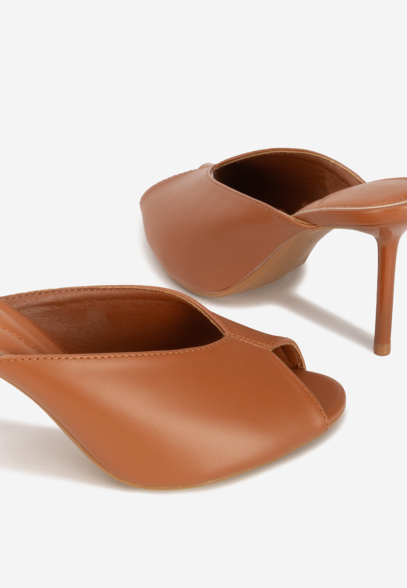 Camelowe klapki na obcasie Sidina